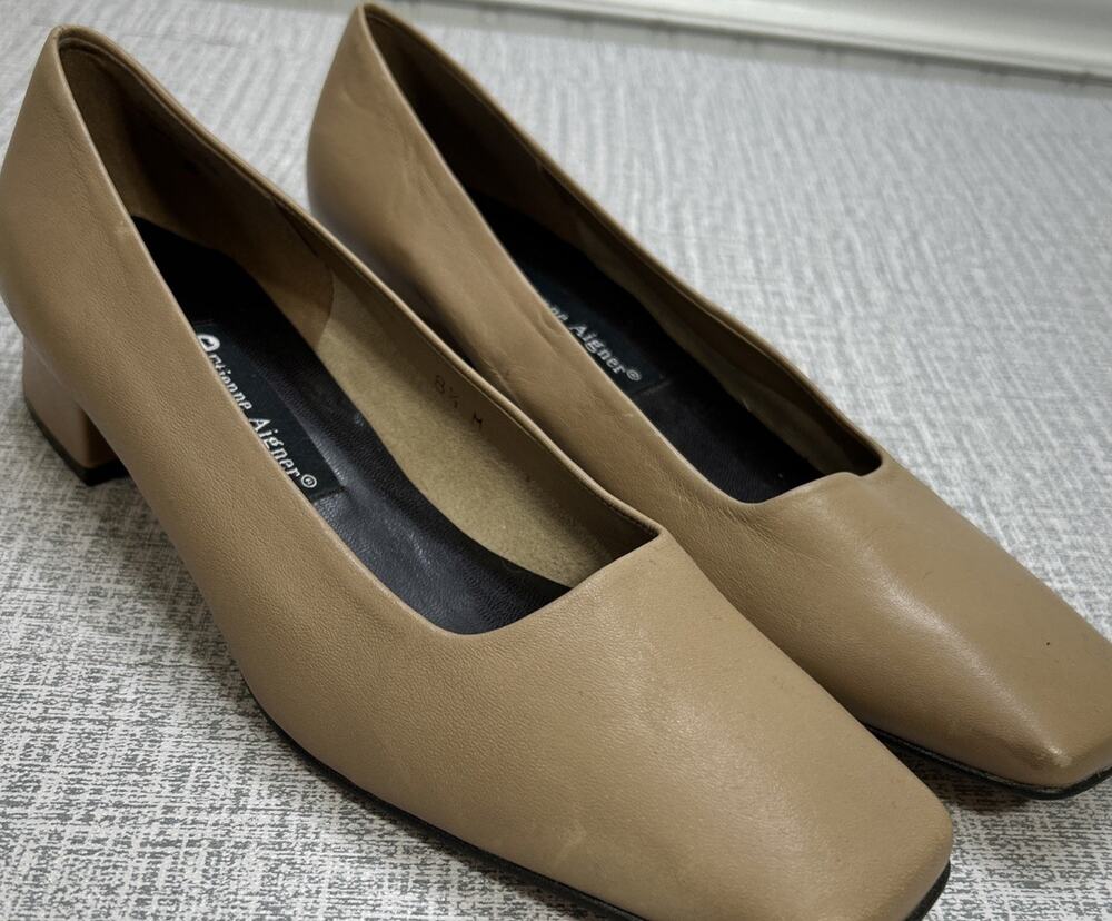Etienne Aigner Leather TWIGGY Low Pump Shoe 8.5 Tan Brown Spain Career Vintage